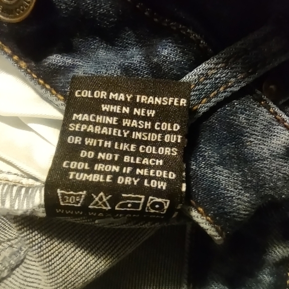 High Waisted 5 Pocket Frayed Hem Denim Shorts - Picture 7 of 9